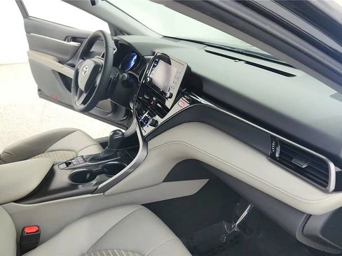 Used 2021 Toyota Camry SE FWD image 27