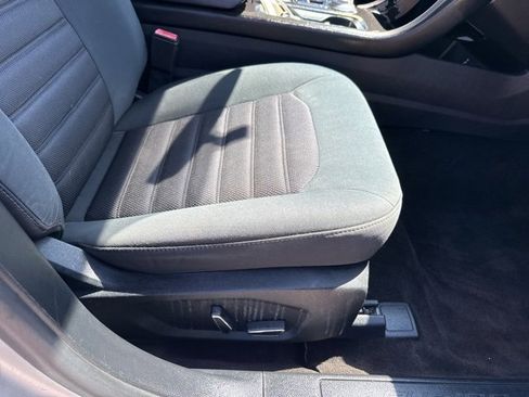 Used 2017 Ford Fusion SE w/ Fusion SE Technology Package image 12