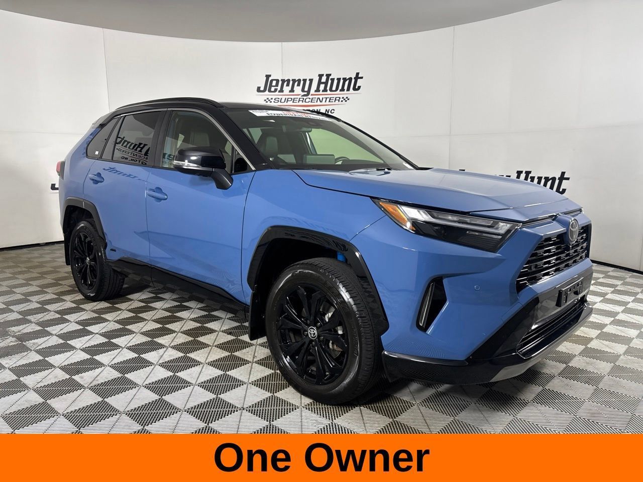 Used 2025 Toyota RAV4 XSE w/ Advanced Technology Package AWD/4WD image 4