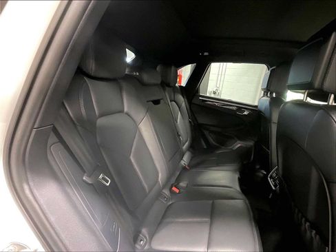 Used 2023 Porsche Macan AWD/4WD image 28