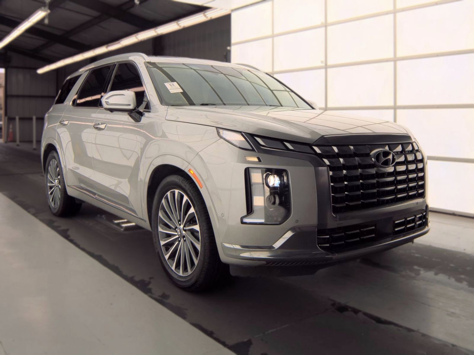 Used 2023 Hyundai Palisade Calligraphy AWD/4WD image 2