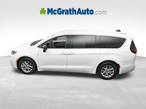 Used 2024 Chrysler Pacifica Touring-L FWD image 27