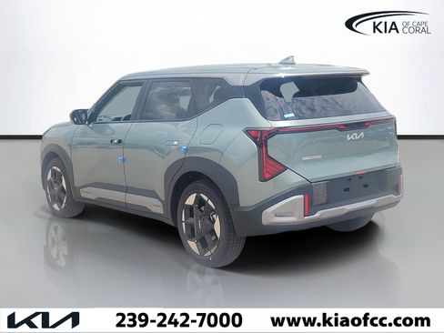 New 2027 Kia Seltos S FWD image 4