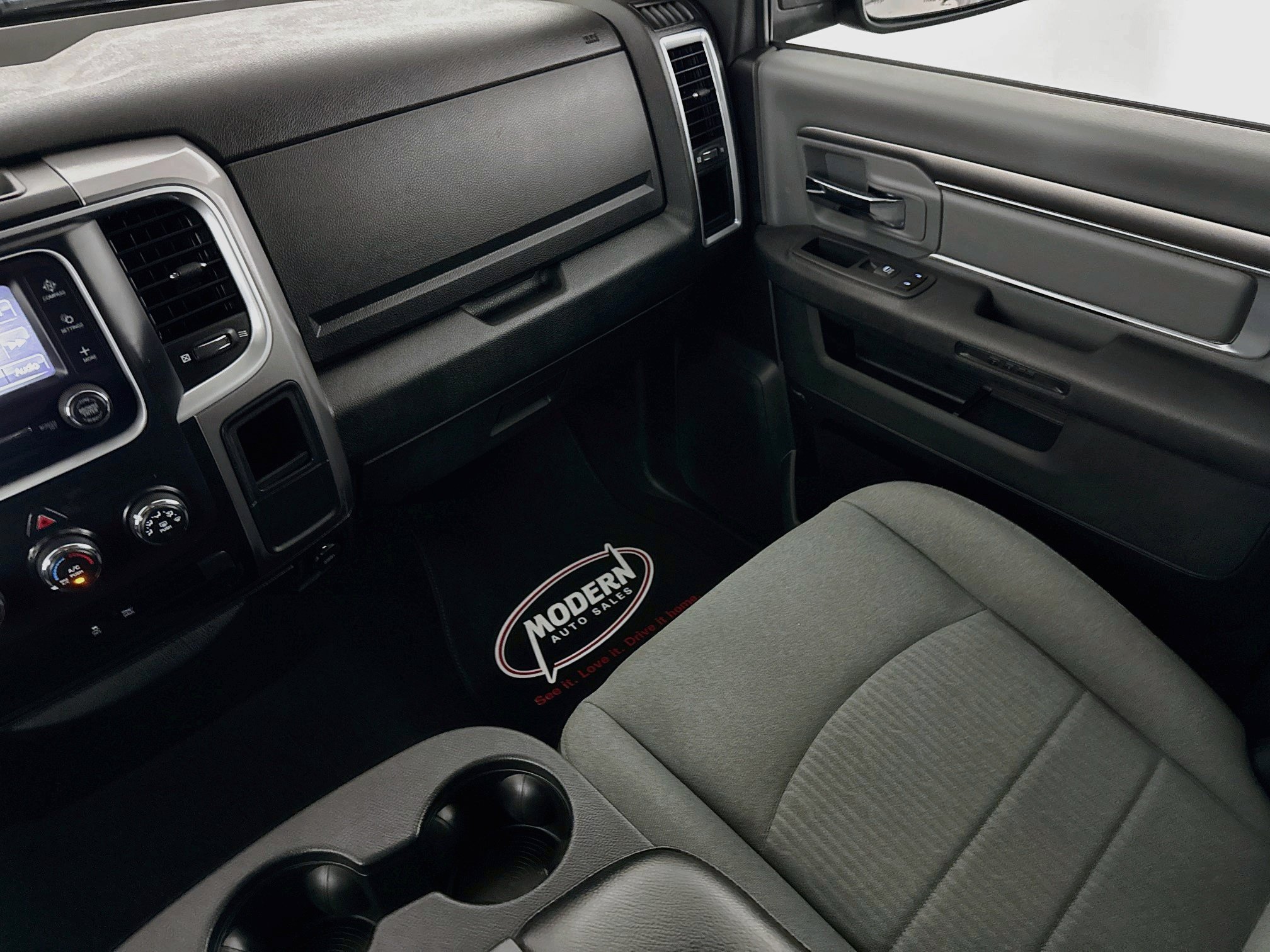 Used 2023 RAM 1500 Classic SLT AWD/4WD image 31