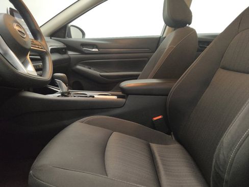 Used 2024 Nissan Altima 2.5 SV FWD image 17