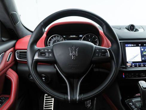Certified 2022 Maserati Levante GT AWD/4WD image 17