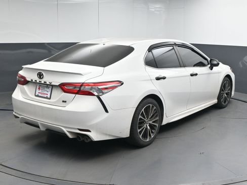 Certified 2020 Toyota Camry SE image 8