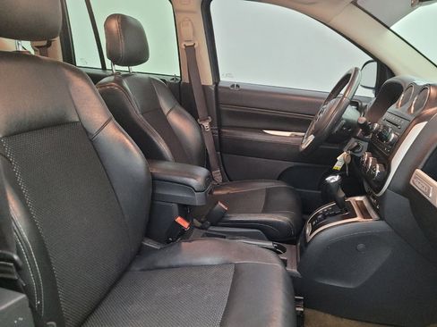 Used 2017 Jeep Compass Latitude FWD image 21