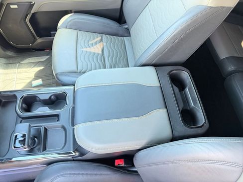 Used 2024 Chevrolet Silverado 1500 ZR2 image 17