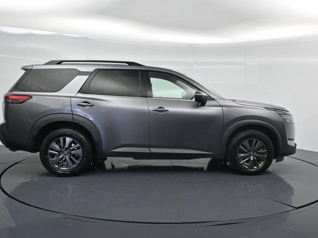 Used 2024 Nissan Pathfinder SV FWD image 8