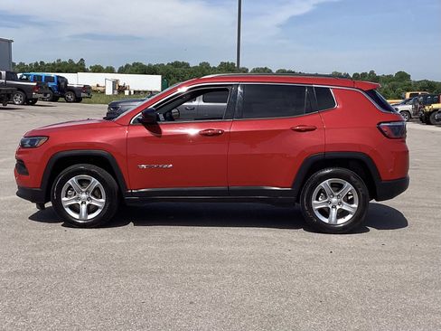 Used 2024 Jeep Compass Latitude AWD/4WD image 7