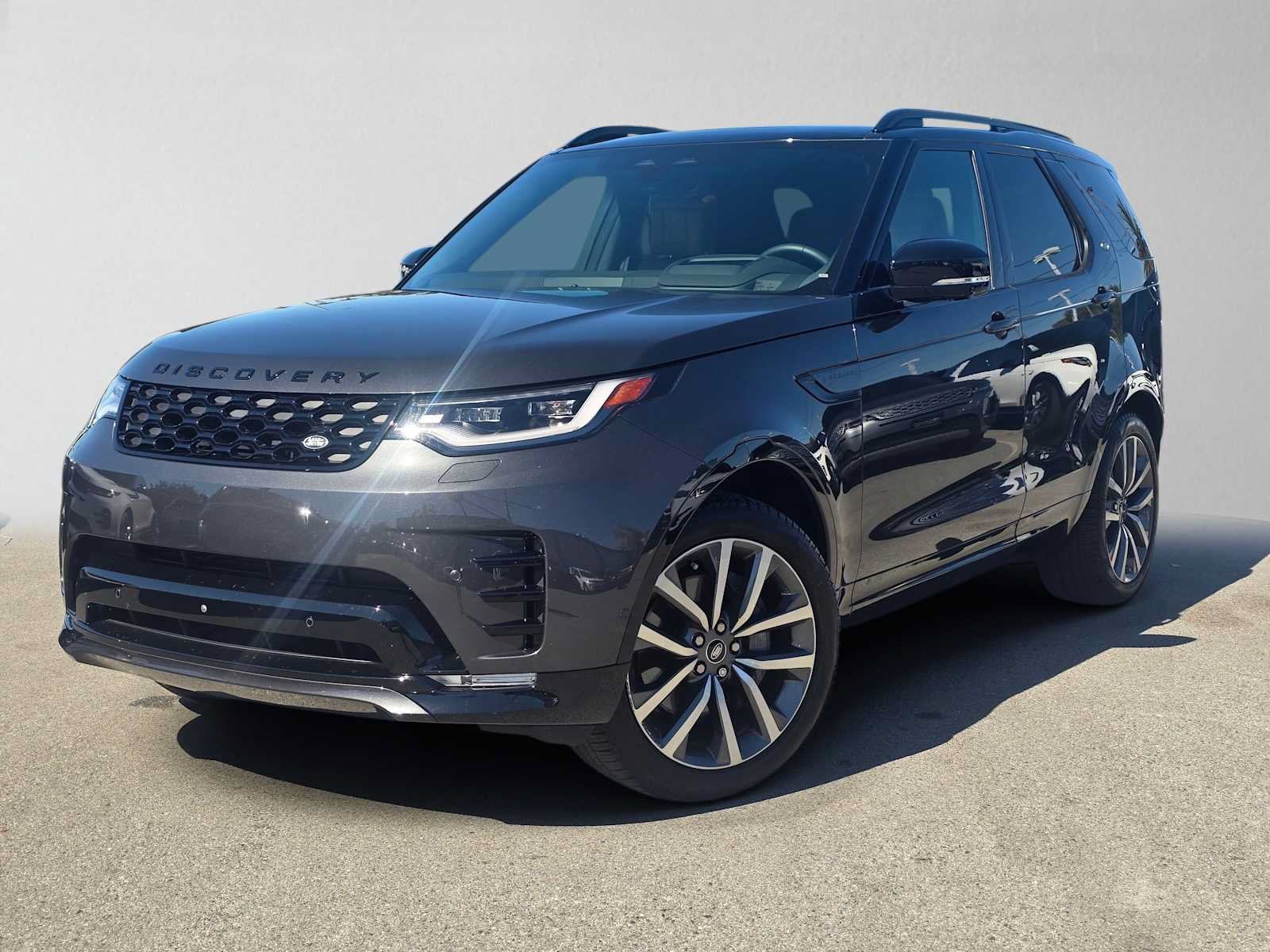 Used 2025 Land Rover Discovery Dynamic SE AWD/4WD image 1