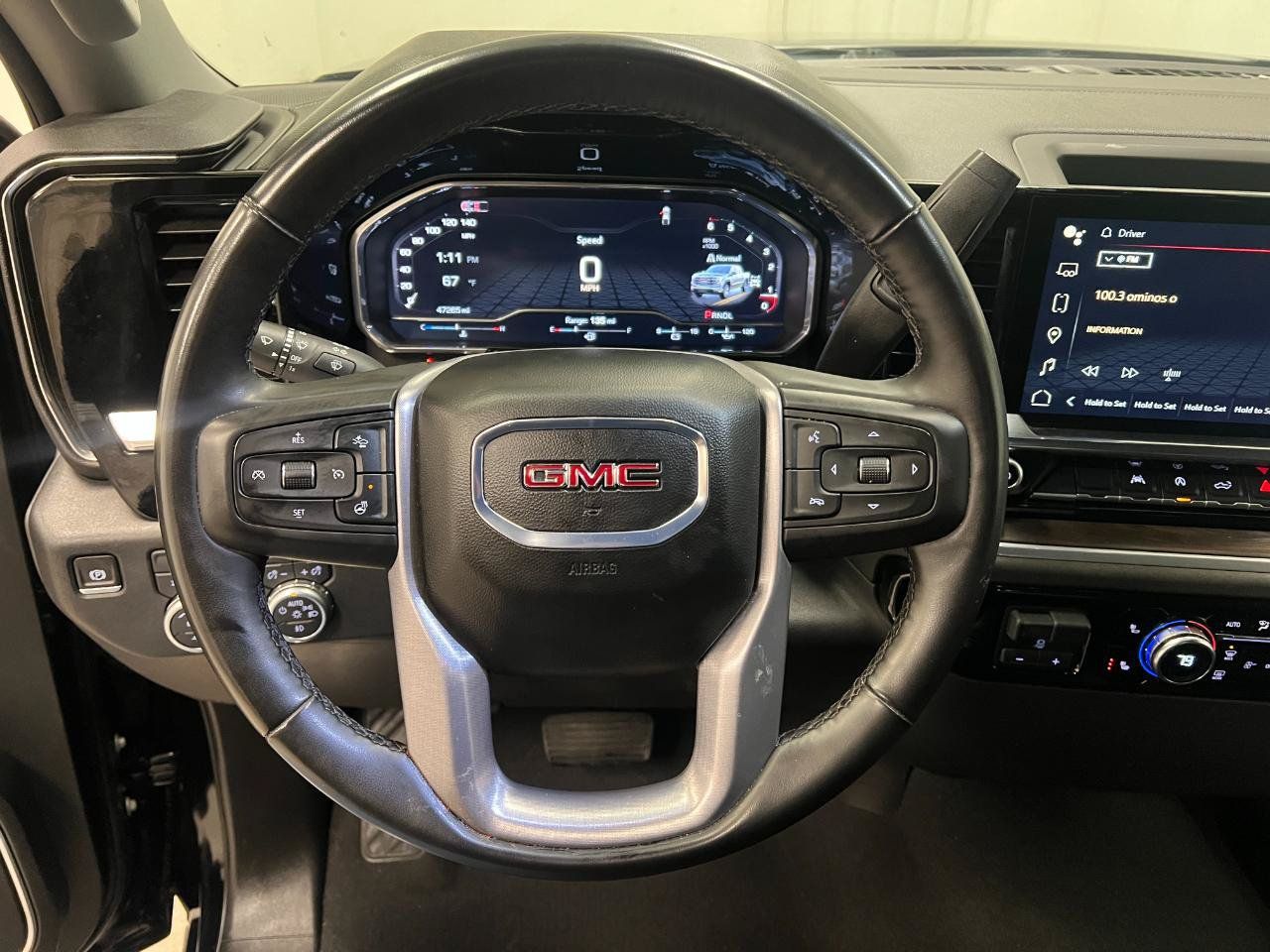 Used 2025 GMC Sierra 1500 SLT AWD/4WD image 43