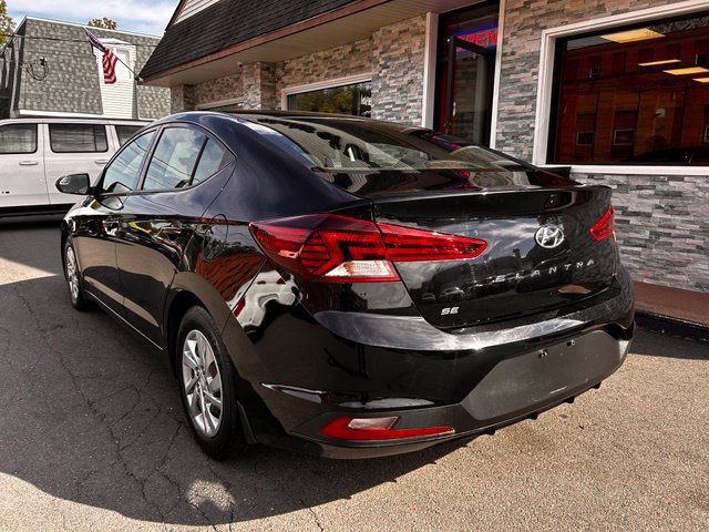 Used 2020 Hyundai Elantra SE w/ Winter Weather Package FWD image 5