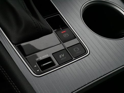 Certified 2025 Toyota Sienna LE FWD image 25