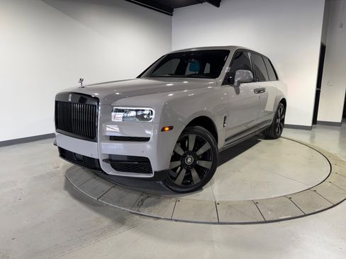 Used 2023 Rolls-Royce Cullinan w/ Cullinan Package image 2