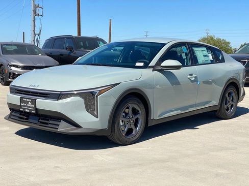 New 2026 Kia K4 FWD image 7