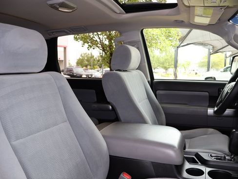 Used 2019 Toyota Sequoia SR5 AWD/4WD image 41