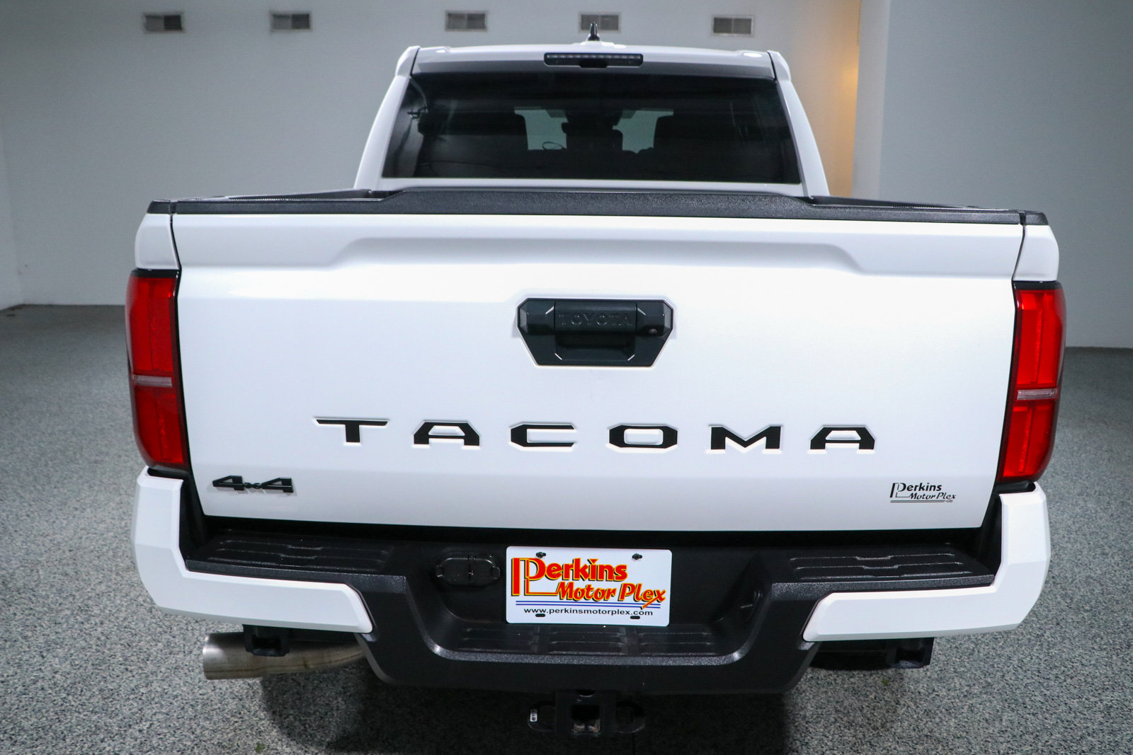 Used 2024 Toyota Tacoma TRD Sport AWD/4WD image 8