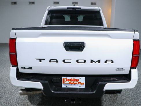 Used 2024 Toyota Tacoma TRD Sport AWD/4WD image 8