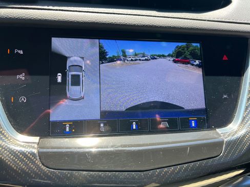 Used 2023 Cadillac XT6 Sport w/ Technology Package AWD/4WD image 30