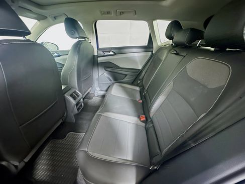 Used 2023 Volkswagen Taos SE w/ Panoramic Sunroof Package FWD image 27