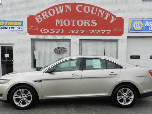 Used 2018 Ford Taurus SE image 1