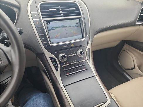 Used 2017 Lincoln MKX Select w/ Select Plus Package image 31