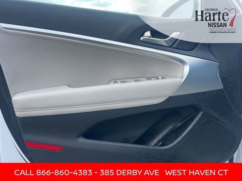 Used 2023 Genesis G70 2.0T image 35