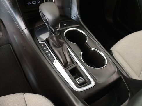 Used 2024 Chevrolet Equinox LT w/ Driver Convenience Package FWD image 8