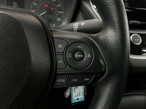 Used 2025 Toyota Corolla LE image 30
