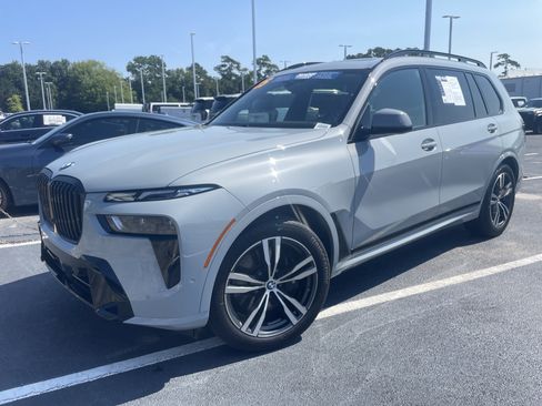 Used 2025 BMW X7 xDrive40i w/ M Sport Package AWD/4WD image 36