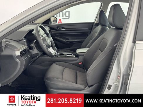 Used 2024 Nissan Altima 2.5 SV image 14