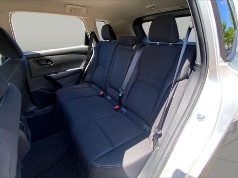 Used 2024 Nissan Rogue S FWD image 19