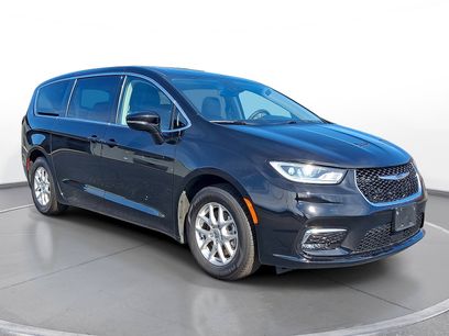 Used 2024 Chrysler Pacifica Touring-L