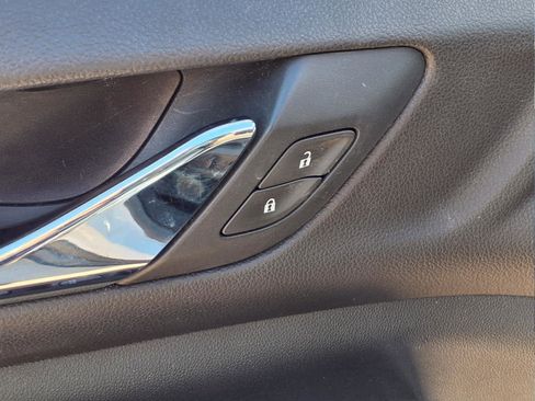 Used 2019 GMC Acadia SLE image 12