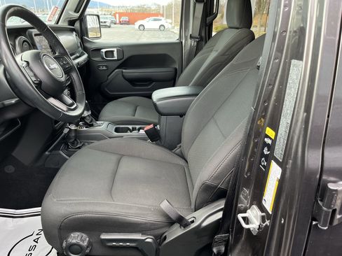 Used 2023 Jeep Wrangler Unlimited w/ Cold Weather Group image 14