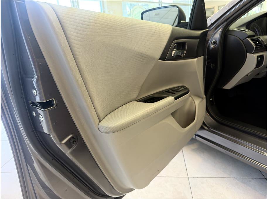 Used 2015 Honda Accord LX image 10