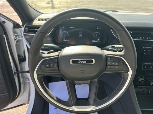 Used 2023 Jeep Grand Cherokee L Altitude image 15