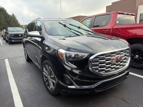 Used 2020 GMC Terrain Denali w/ Denali Premium Package FWD image 4