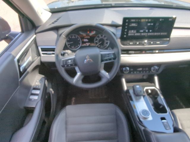 Used 2025 Mitsubishi Outlander SE AWD/4WD image 8