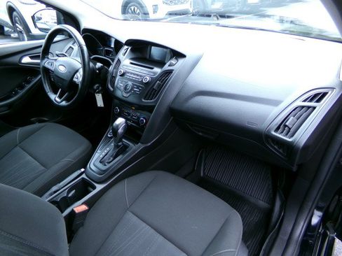 Used 2016 Ford Focus SE w/ SE Sport Package FWD image 12