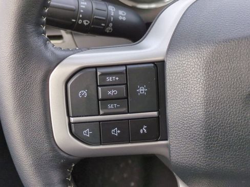 Used 2024 Ford Expedition XLT image 27