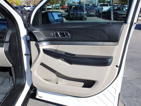 Used 2018 Ford Explorer XLT image 21
