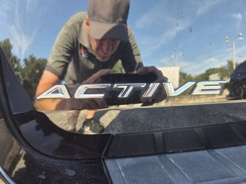 Used 2025 Ford Explorer Active RWD image 9