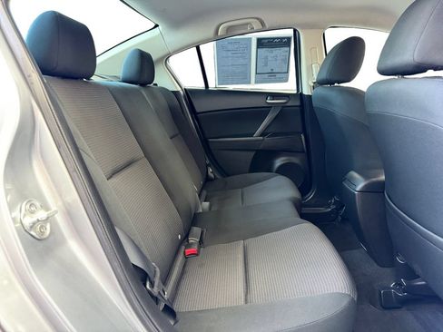 Used 2013 MAZDA MAZDA3 i Sport FWD image 18