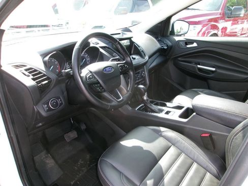 Used 2017 Ford Escape SE w/ SE Leather Comfort Package FWD image 5
