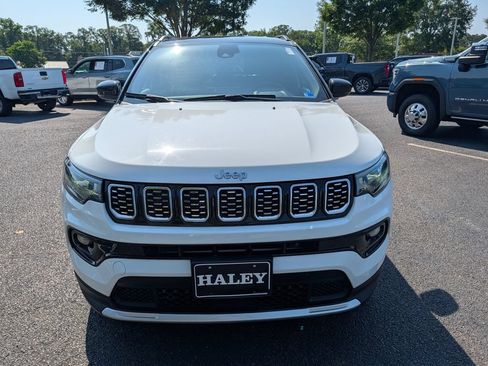 Used 2025 Jeep Compass Limited AWD/4WD image 3