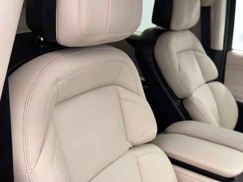 New 2027 Lincoln Navigator L Premier AWD/4WD image 13