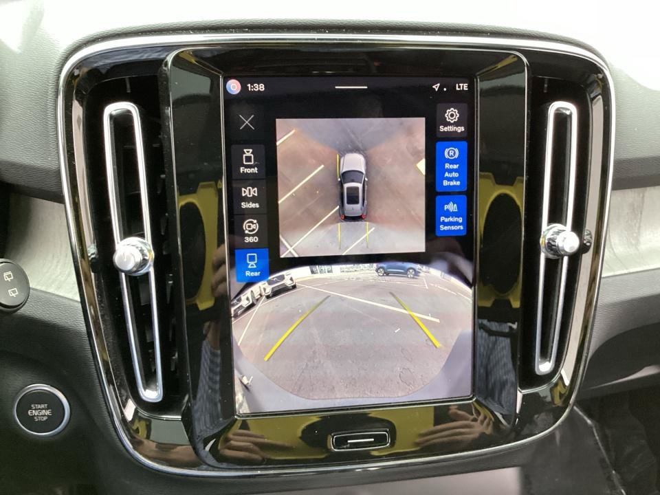 Certified 2024 Volvo XC40 B5 Plus AWD/4WD image 23